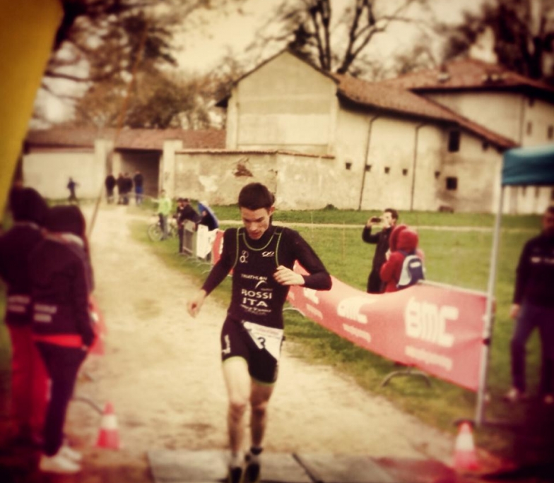 Fisioterapista Filippo rossi arriva dopo gara di corsa